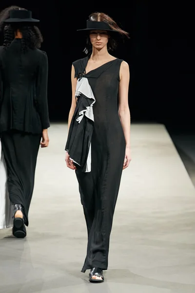 Look 10